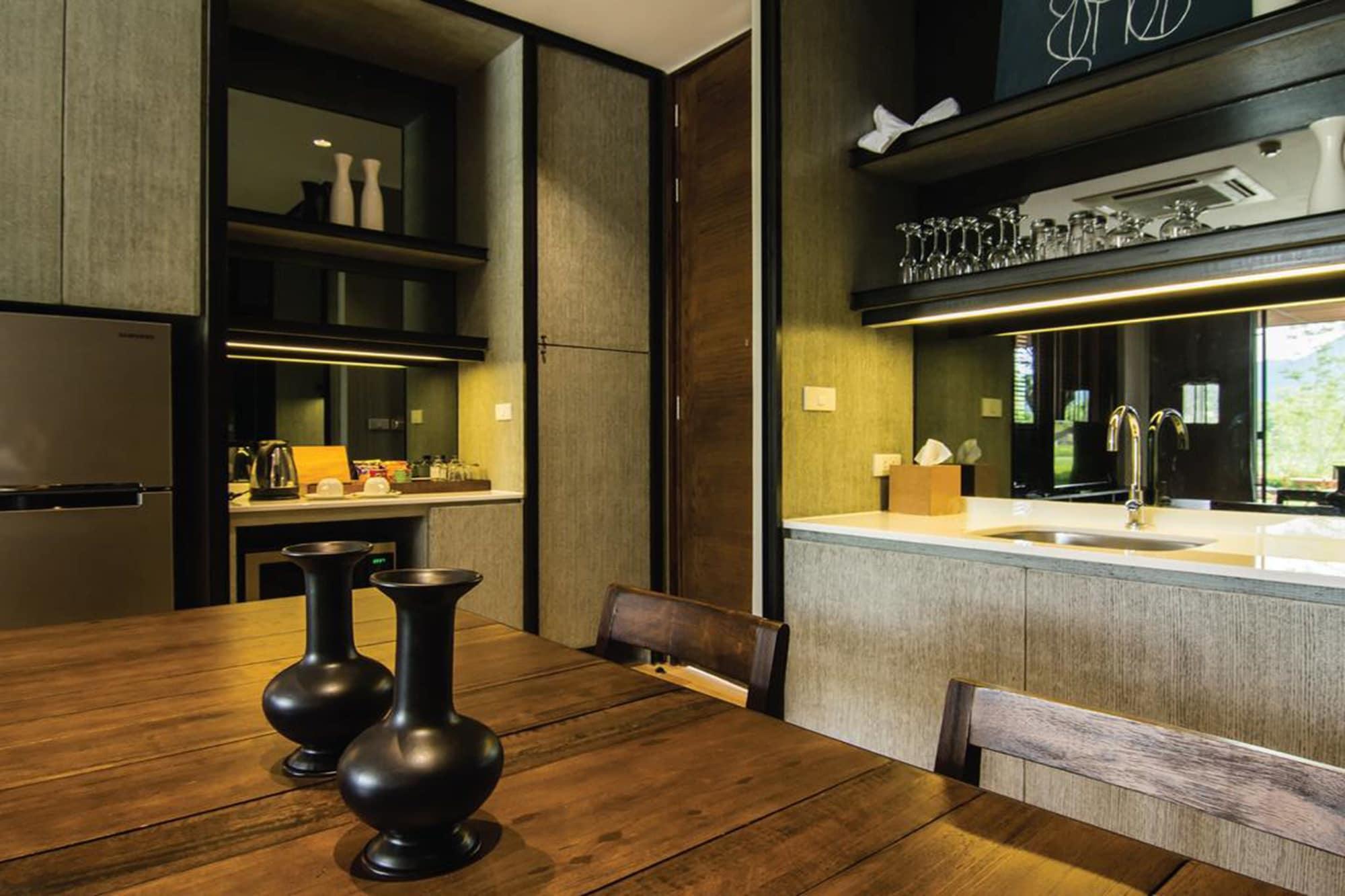 Atta Lakeside Resort Suite - Sha Plus Certified Му-Си Экстерьер фото A kitchen in a private house
