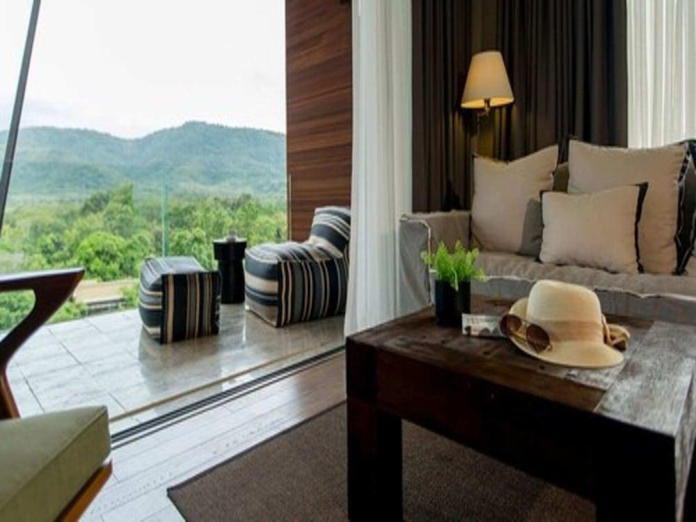 Atta Lakeside Resort Suite - Sha Plus Certified Му-Си Экстерьер фото A living room at the resort